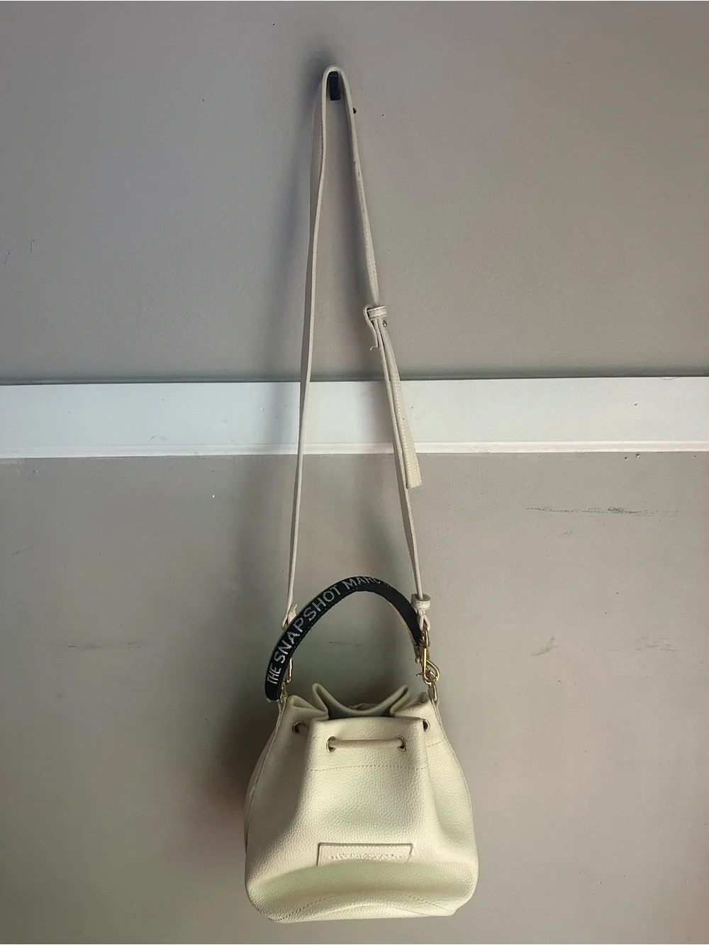 MARC JACOBS The Bucket White Leather Drawstring Shoulder Bag Authentic